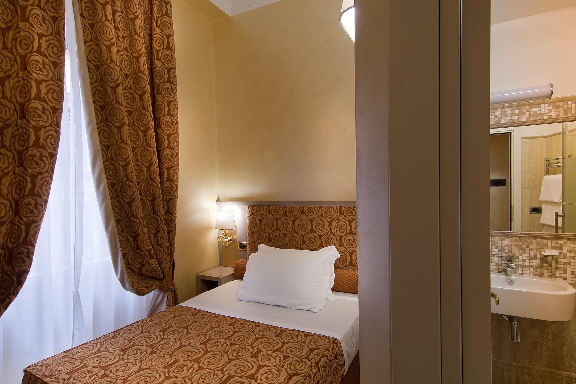 Hotel Fellini A Fontana Di Trevi Rome